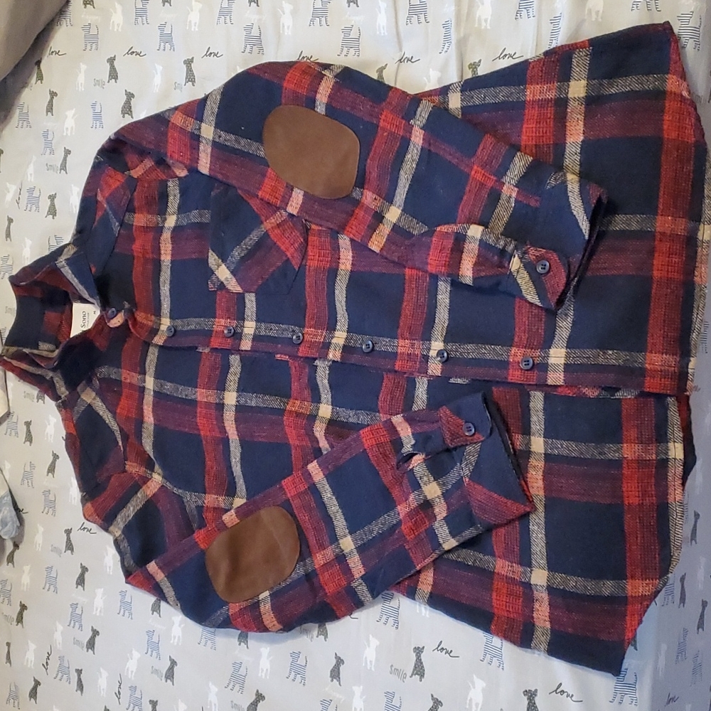 Plaid pattern button ups shirt